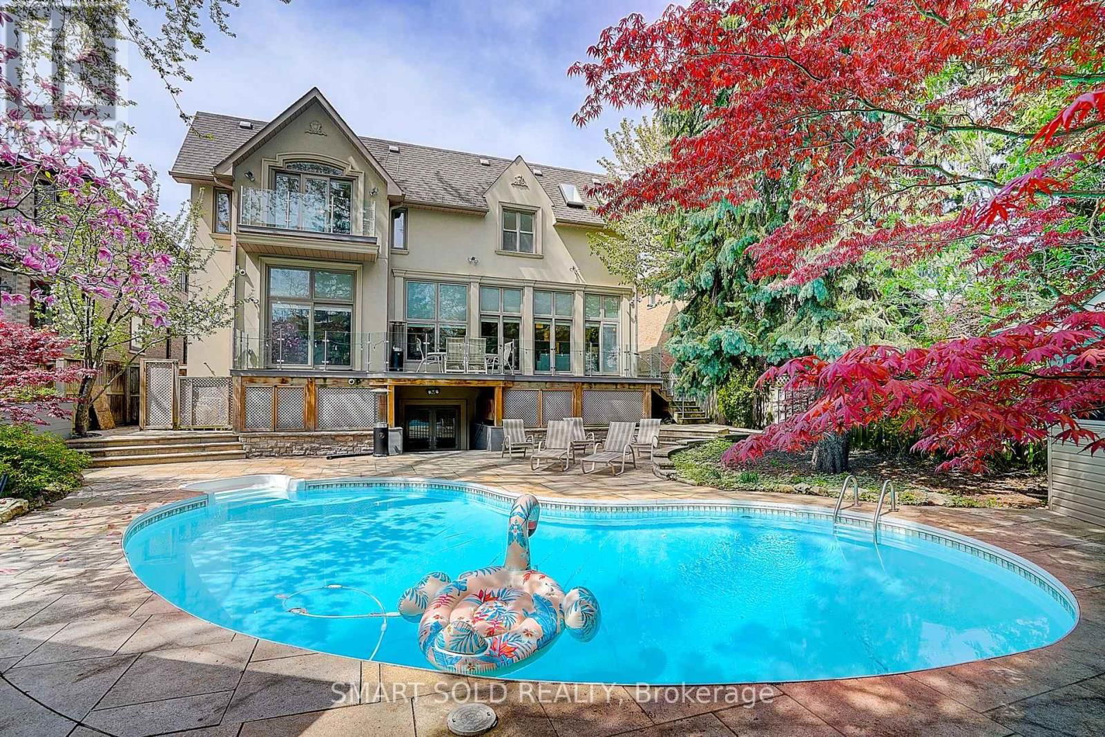677 WOBURN AVENUE Image 32
