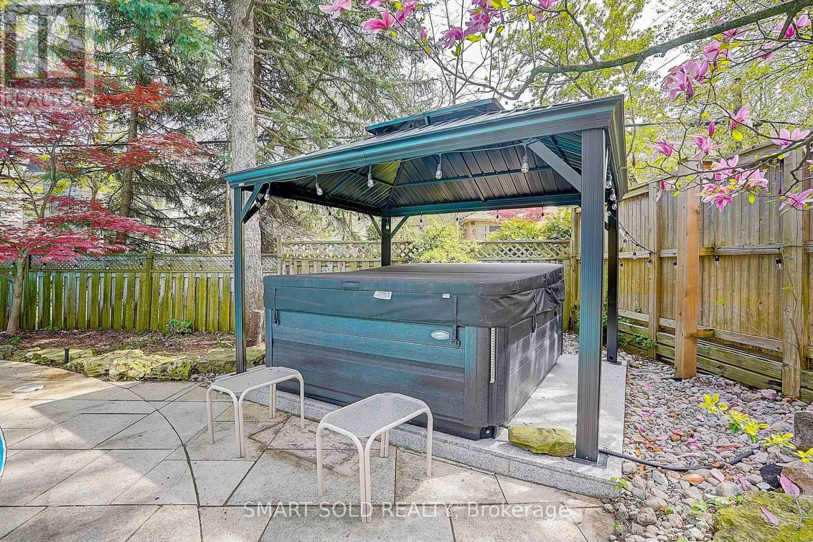 677 WOBURN AVENUE Image 33