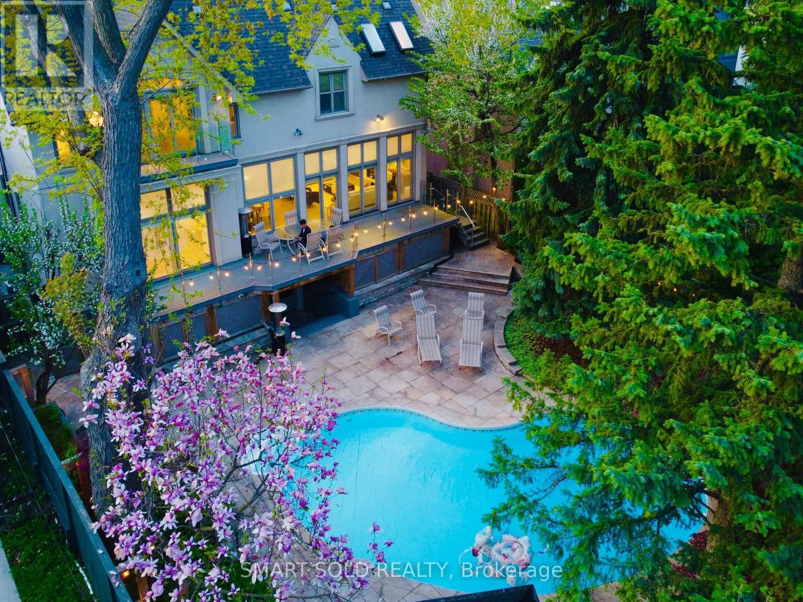 677 WOBURN AVENUE Image 34