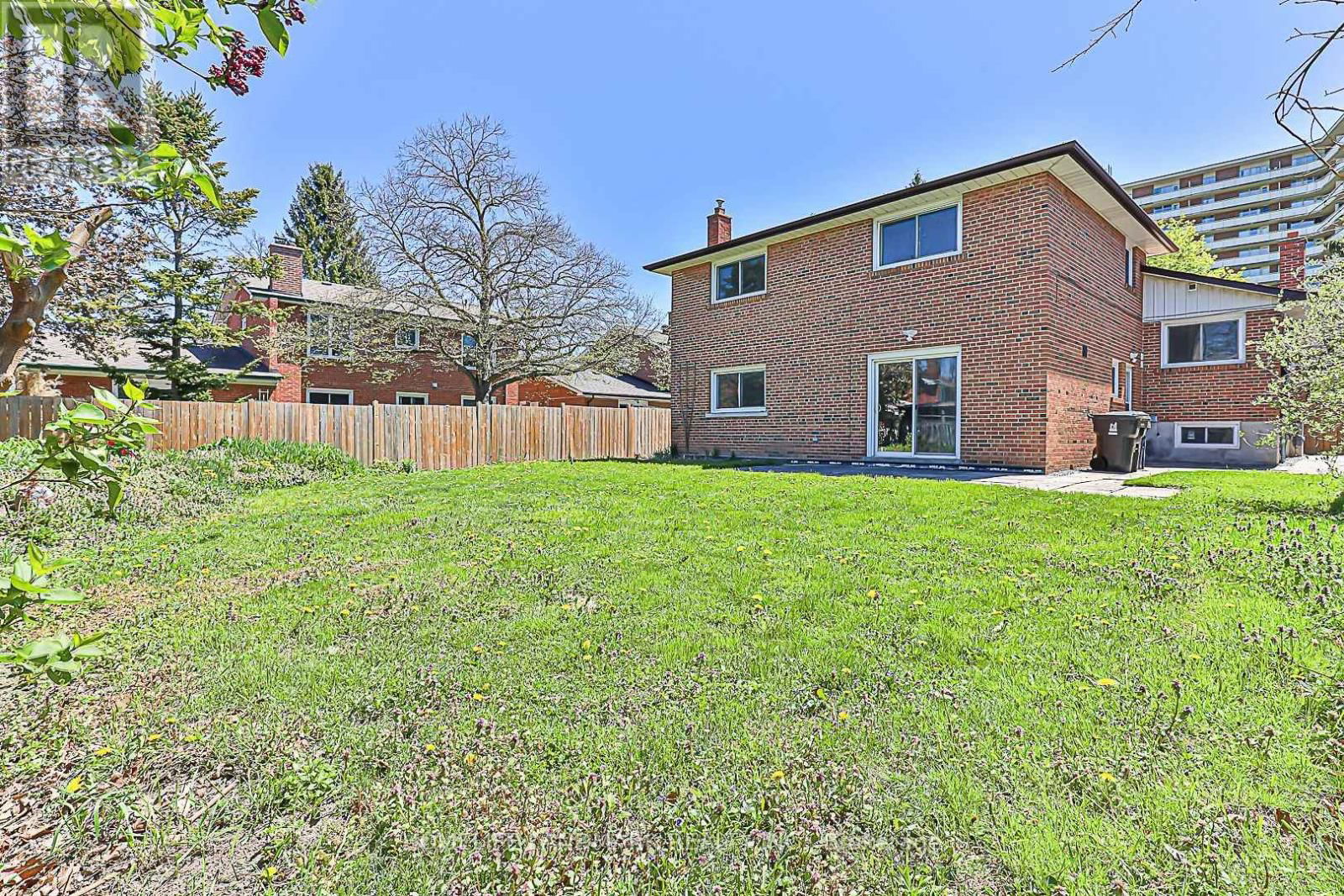 612 VAN HORNE AVENUE Image 47