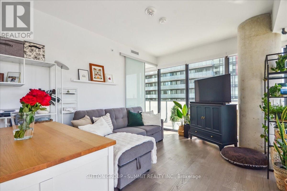 1010 - 161 ROEHAMPTON AVENUE Image 12
