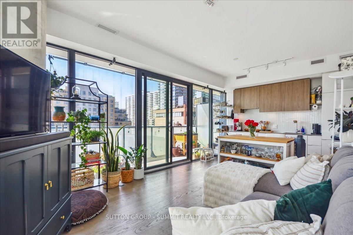 1010 - 161 ROEHAMPTON AVENUE Image 13