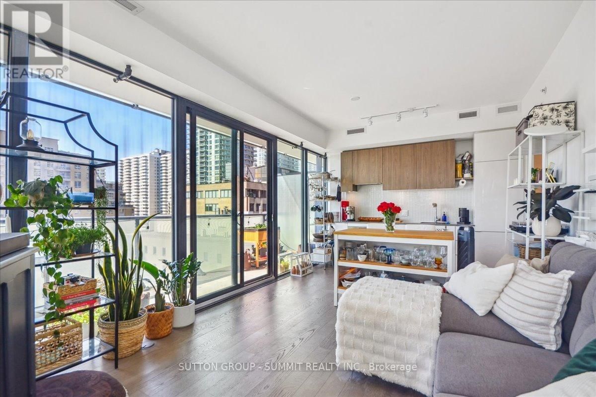 1010 - 161 ROEHAMPTON AVENUE Image 14