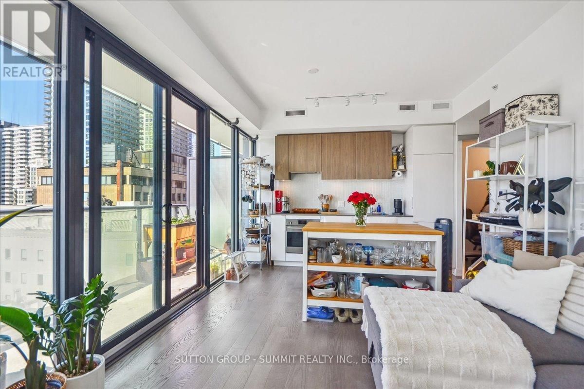 1010 - 161 ROEHAMPTON AVENUE Image 15