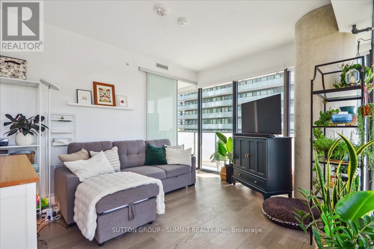 1010 - 161 ROEHAMPTON AVENUE Image 16