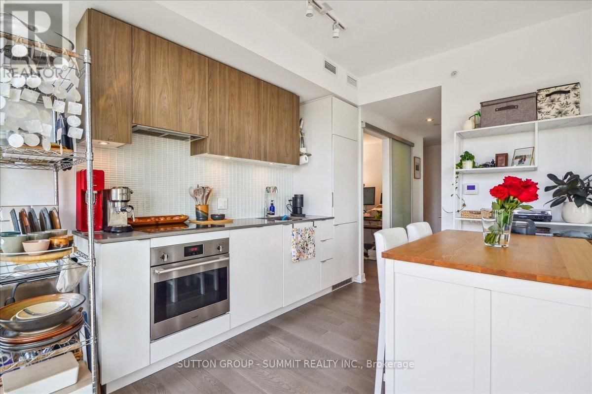 1010 - 161 ROEHAMPTON AVENUE Image 19