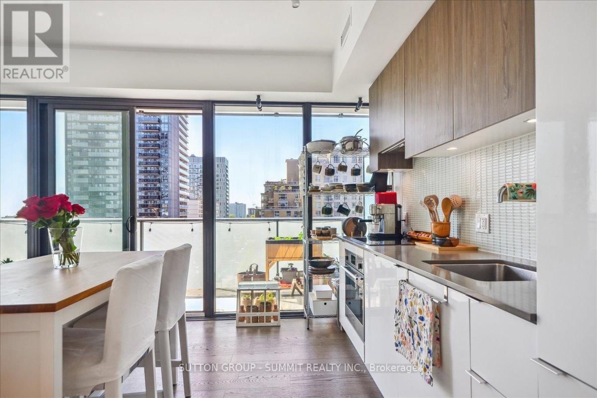 1010 - 161 ROEHAMPTON AVENUE Image 20