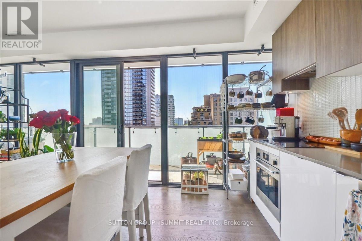 1010 - 161 ROEHAMPTON AVENUE Image 21