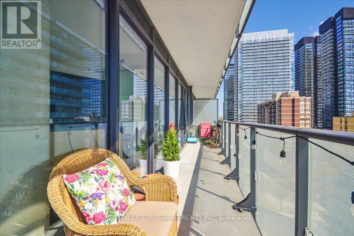 1010 - 161 ROEHAMPTON AVENUE Image 24