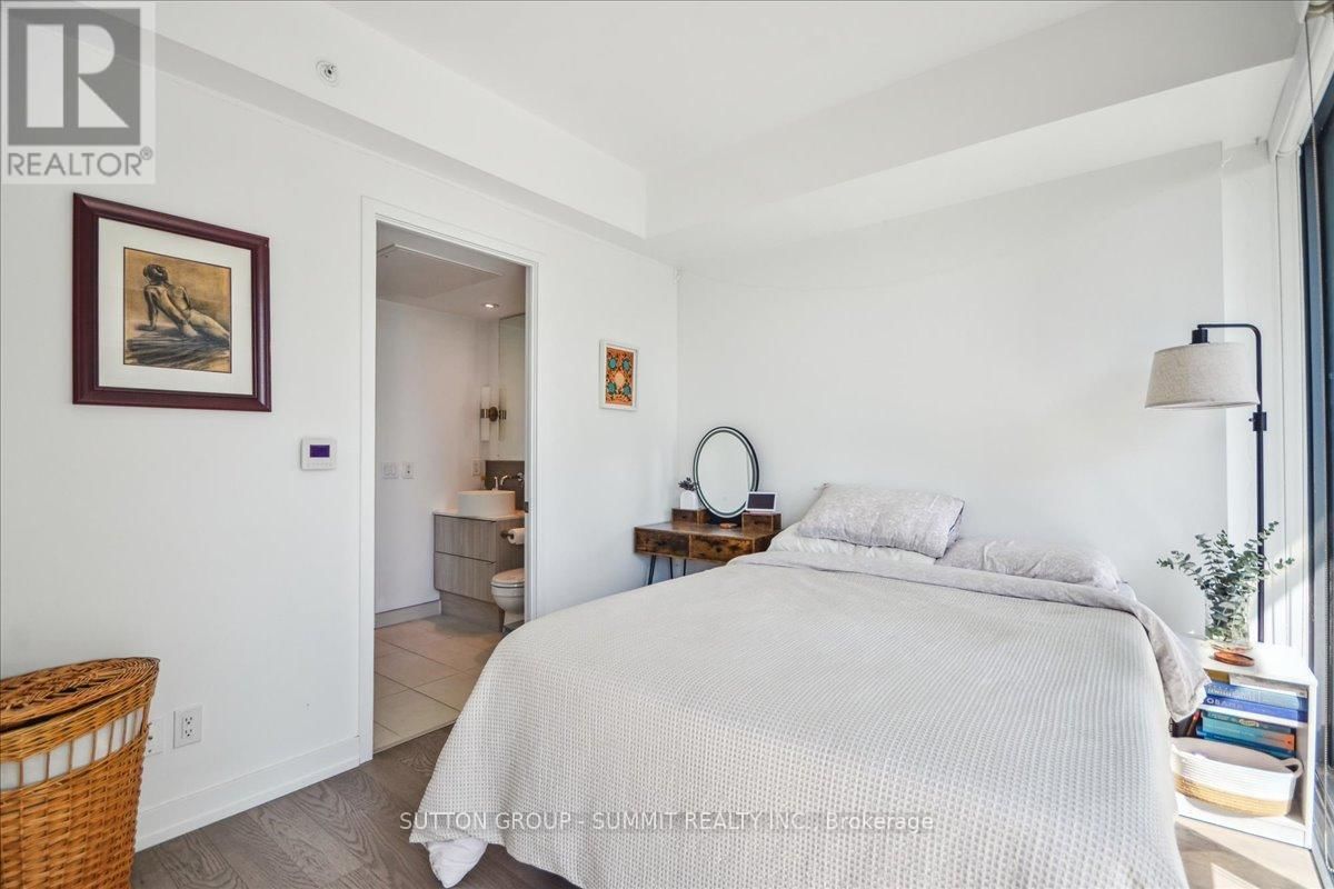 1010 - 161 ROEHAMPTON AVENUE Image 30