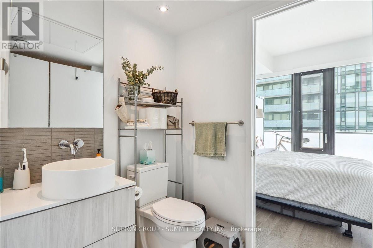1010 - 161 ROEHAMPTON AVENUE Image 35