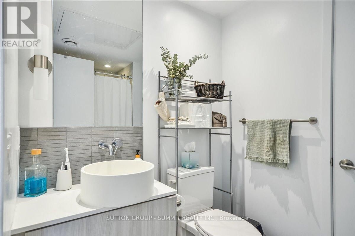 1010 - 161 ROEHAMPTON AVENUE Image 36