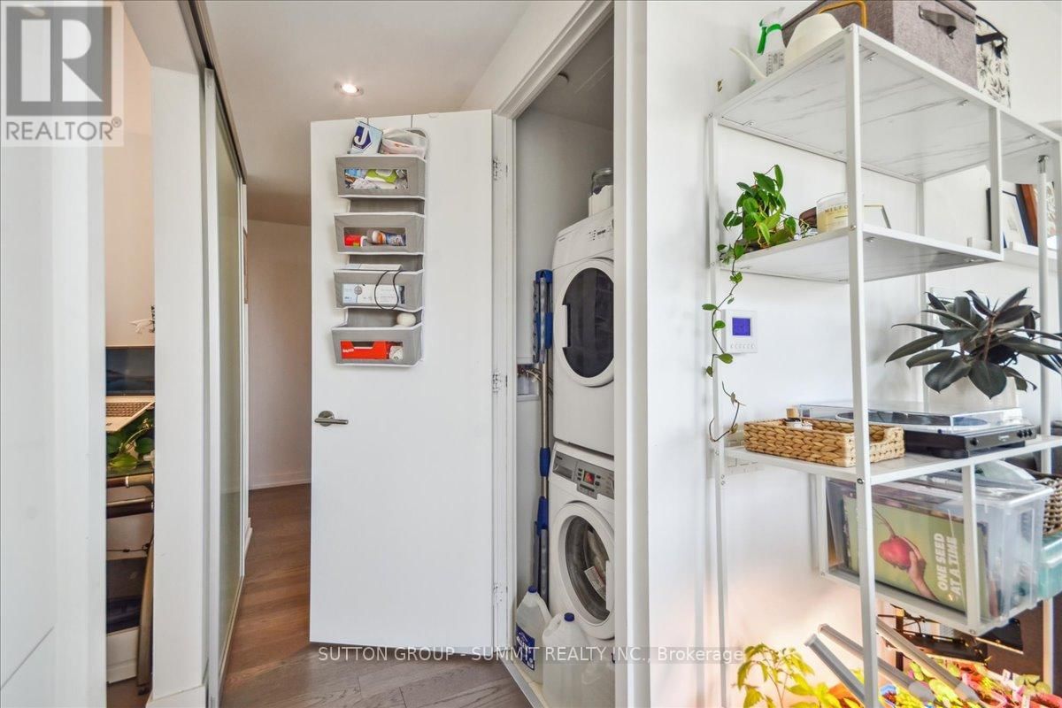 1010 - 161 ROEHAMPTON AVENUE Image 37
