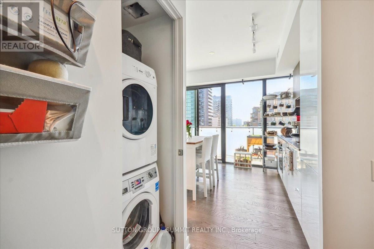 1010 - 161 ROEHAMPTON AVENUE Image 38