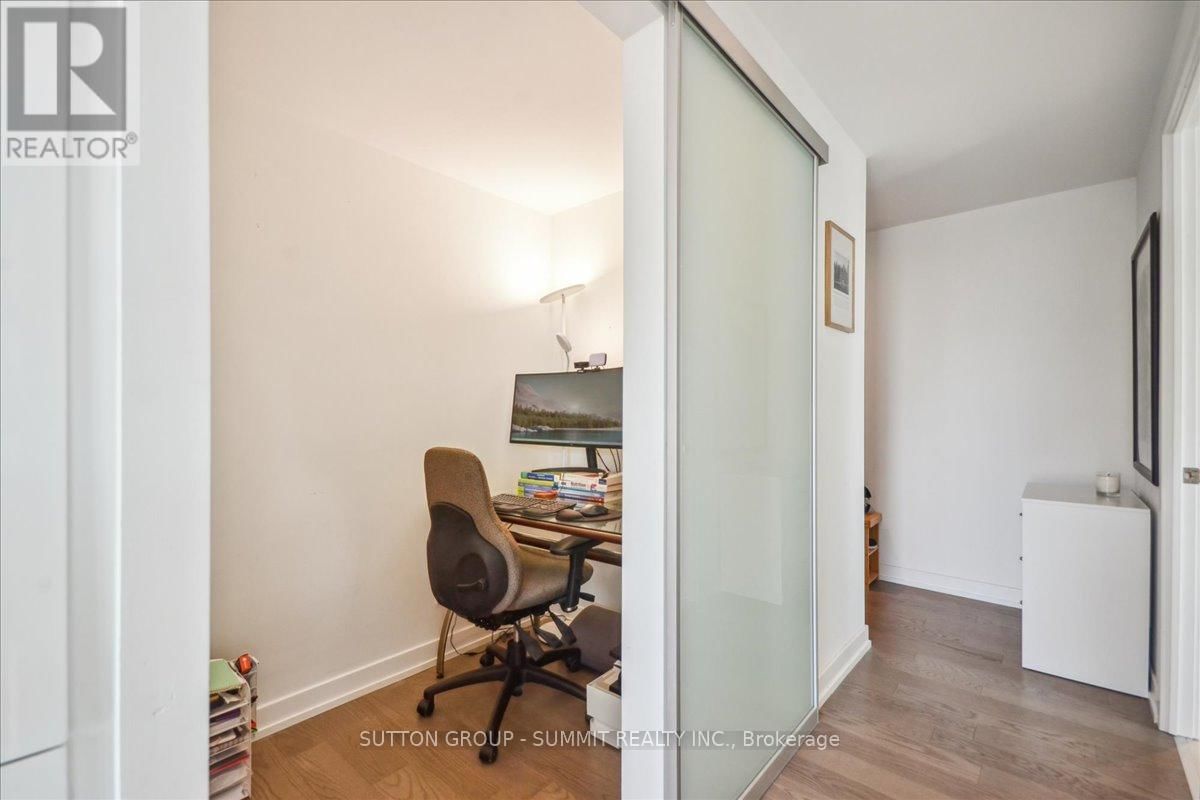 1010 - 161 ROEHAMPTON AVENUE Image 39