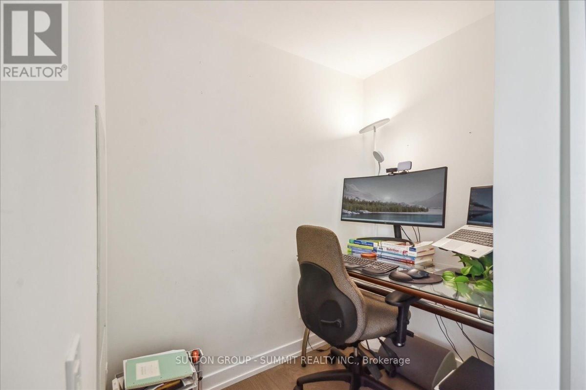 1010 - 161 ROEHAMPTON AVENUE Image 40