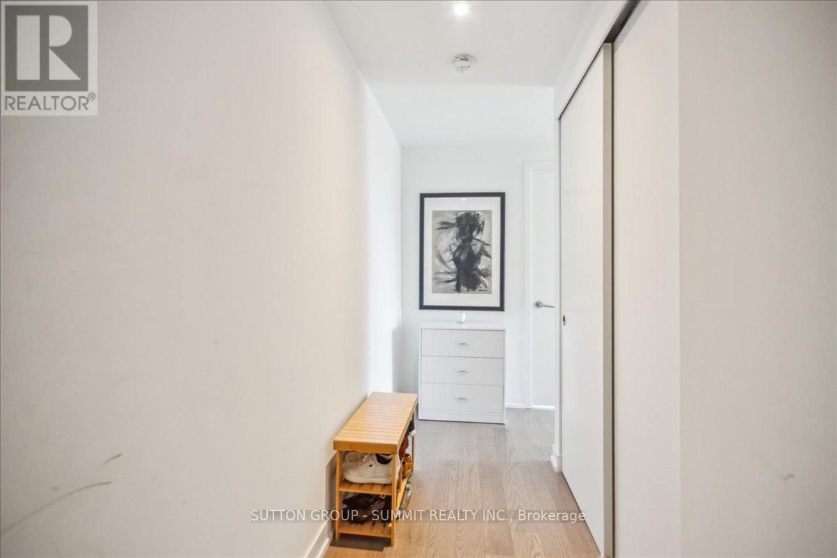 1010 - 161 ROEHAMPTON AVENUE Image 8