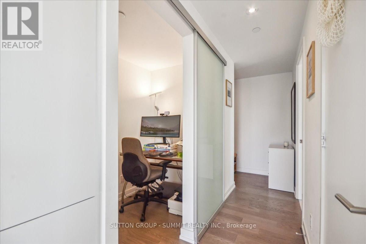 1010 - 161 ROEHAMPTON AVENUE Image 9