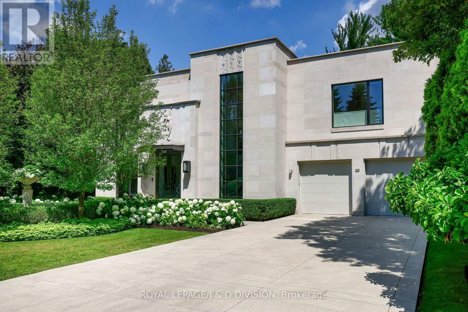 20 FOREST GLEN CRESCENT Image 1