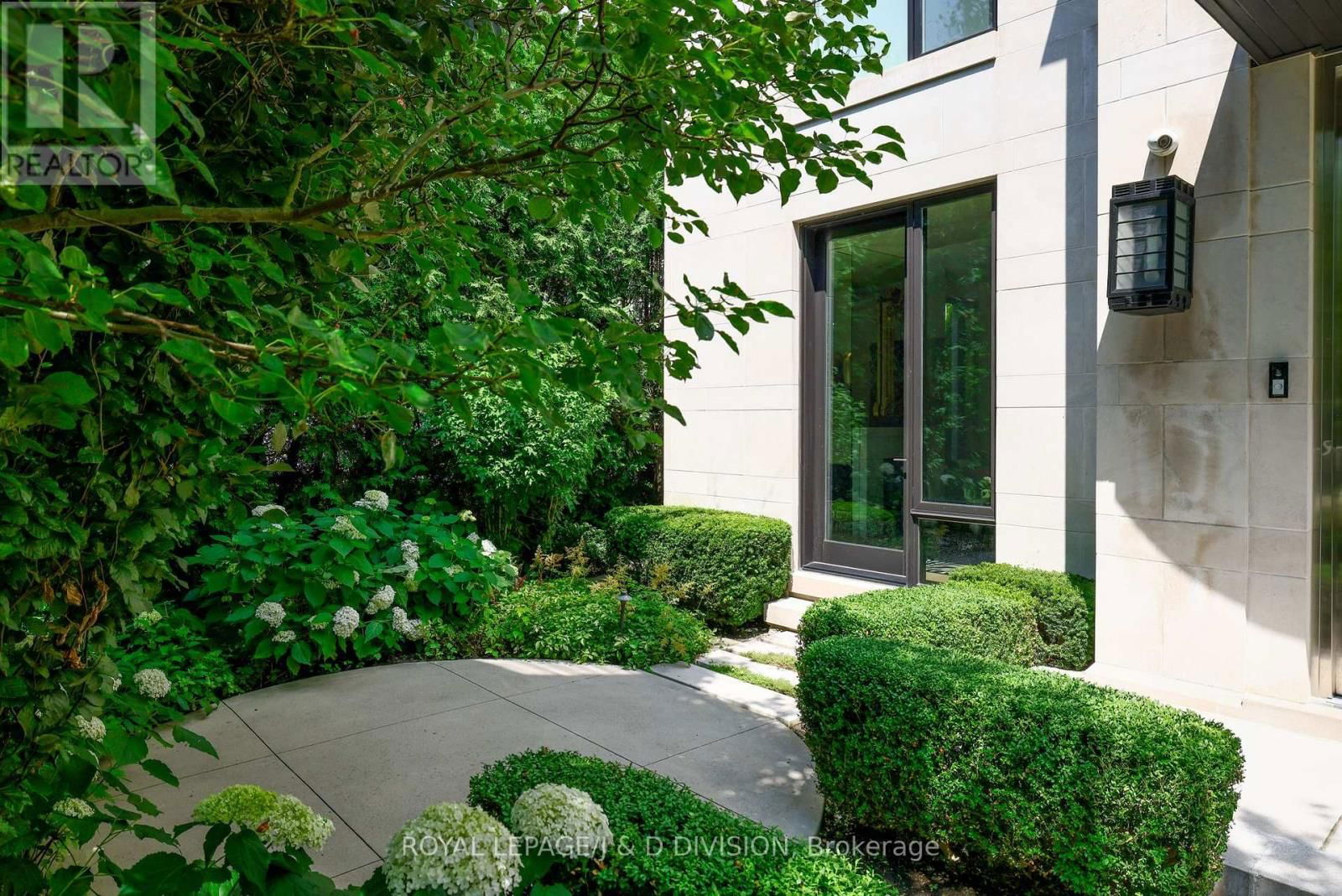 20 FOREST GLEN CRESCENT Image 14