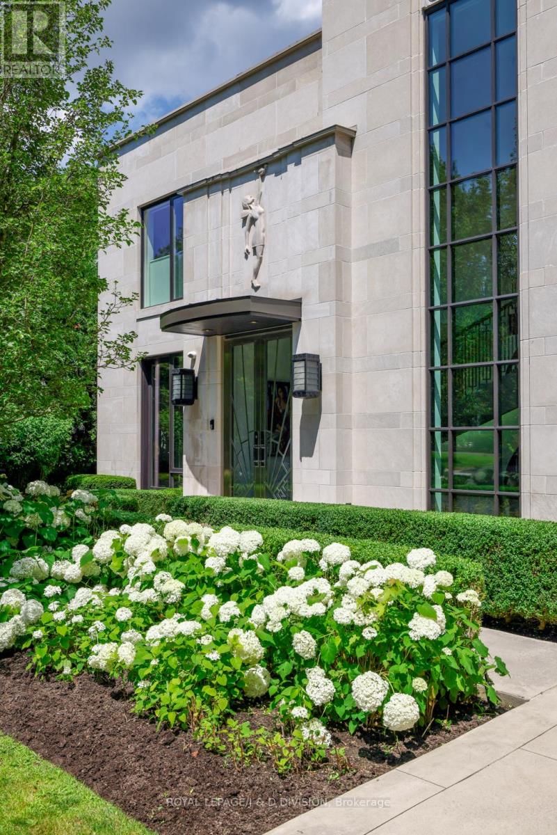 20 FOREST GLEN CRESCENT Image 2
