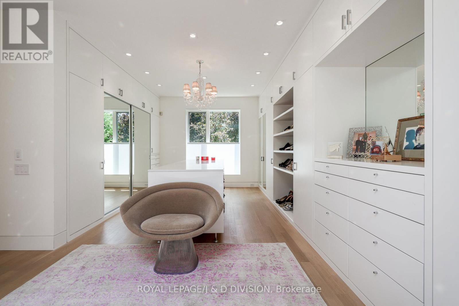 20 FOREST GLEN CRESCENT Image 32