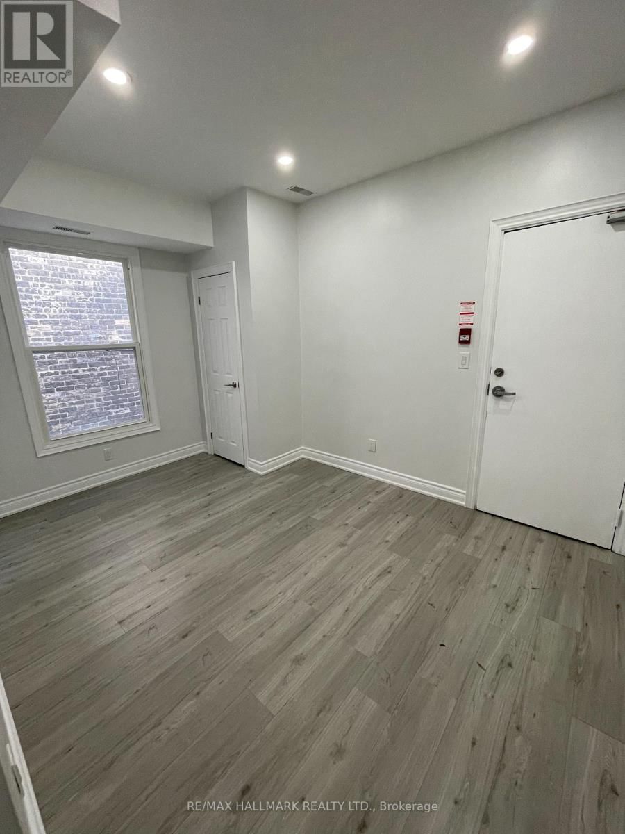 414 DUNDAS STREET EAST Image 17
