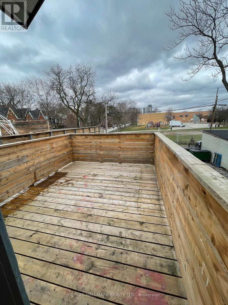 414 DUNDAS STREET EAST Image 19