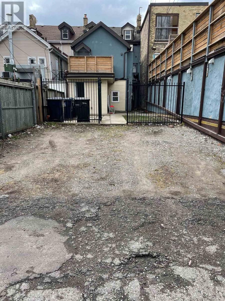 414 DUNDAS STREET EAST Image 31