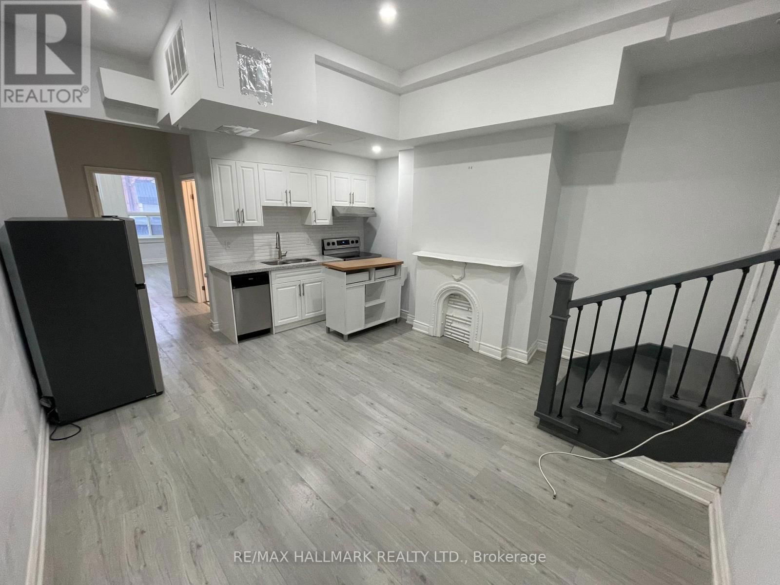414 DUNDAS STREET EAST Image 8