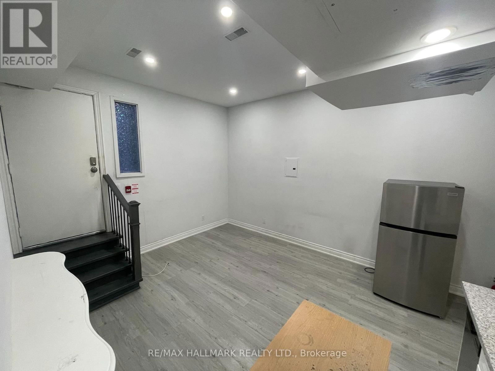 414 DUNDAS STREET EAST Image 9