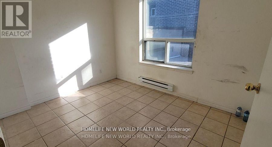817 DUNDAS STREET WEST Image 8