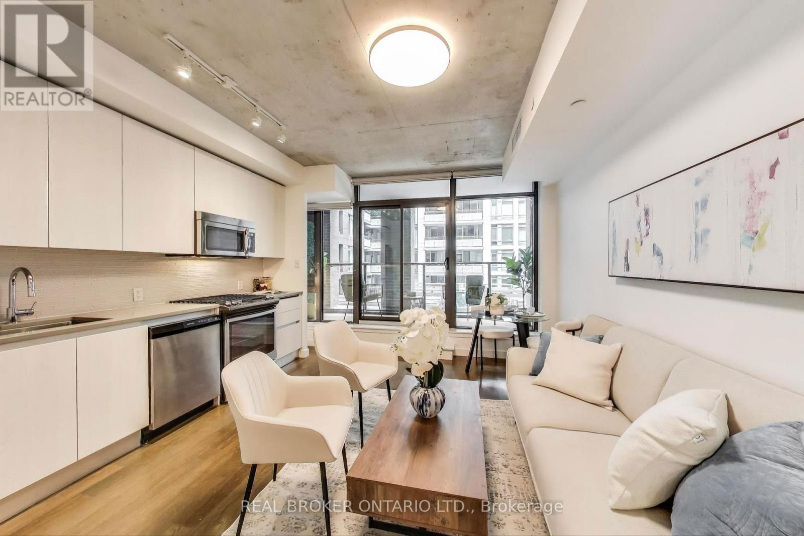 320 - 111 BATHURST STREET Image 1