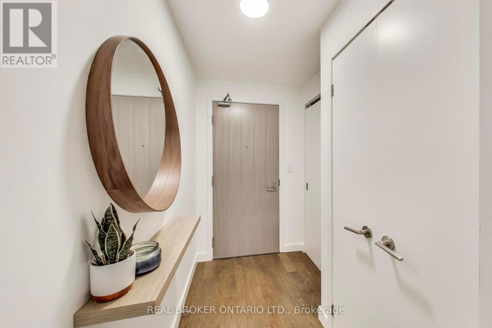 320 - 111 BATHURST STREET Image 12