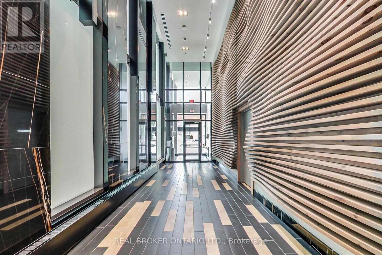 320 - 111 BATHURST STREET Image 14