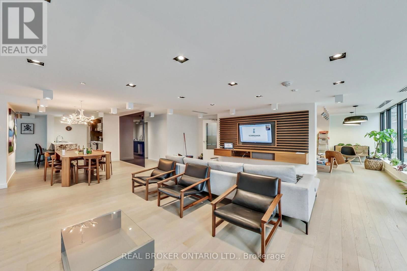 320 - 111 BATHURST STREET Image 19