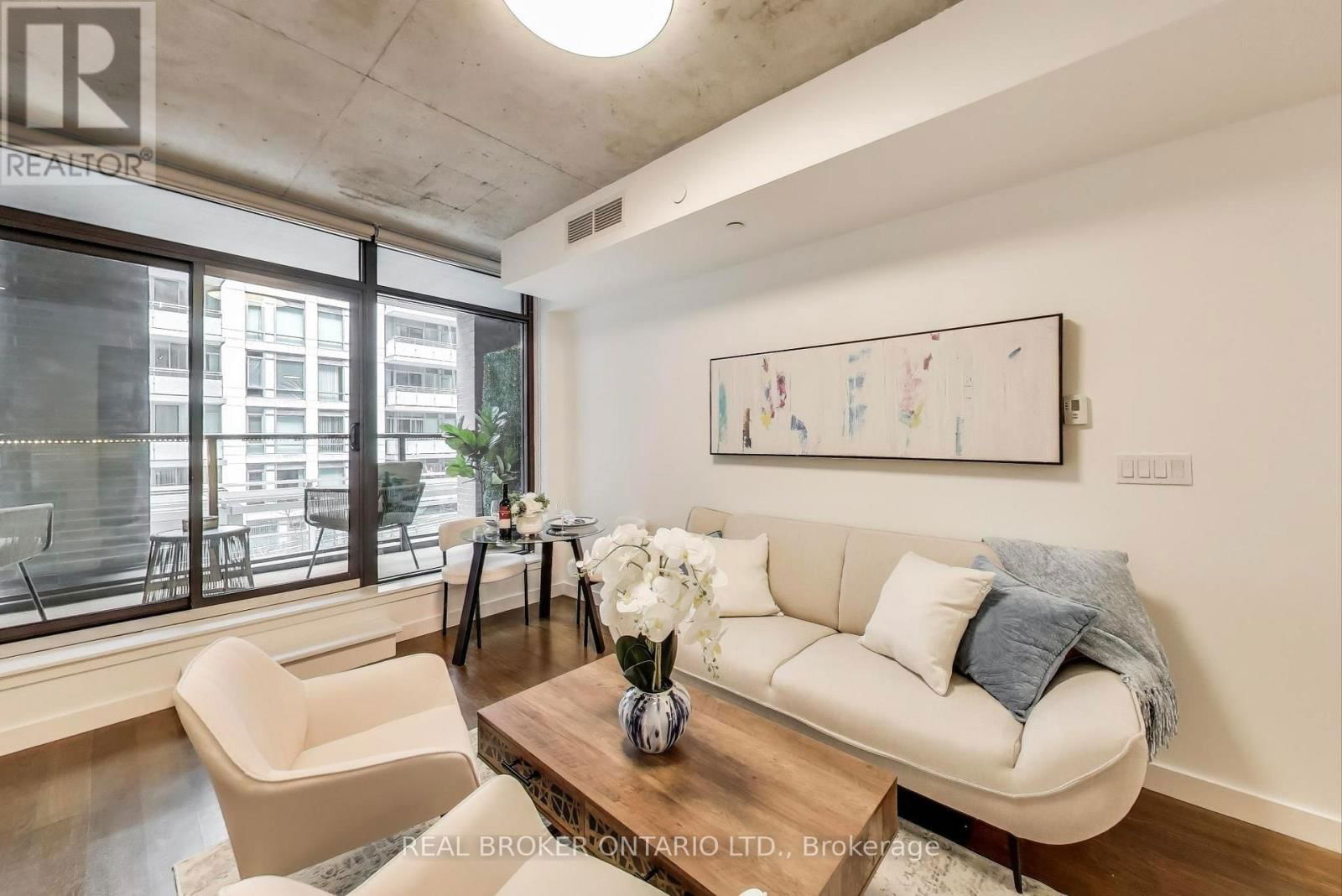 320 - 111 BATHURST STREET Image 2