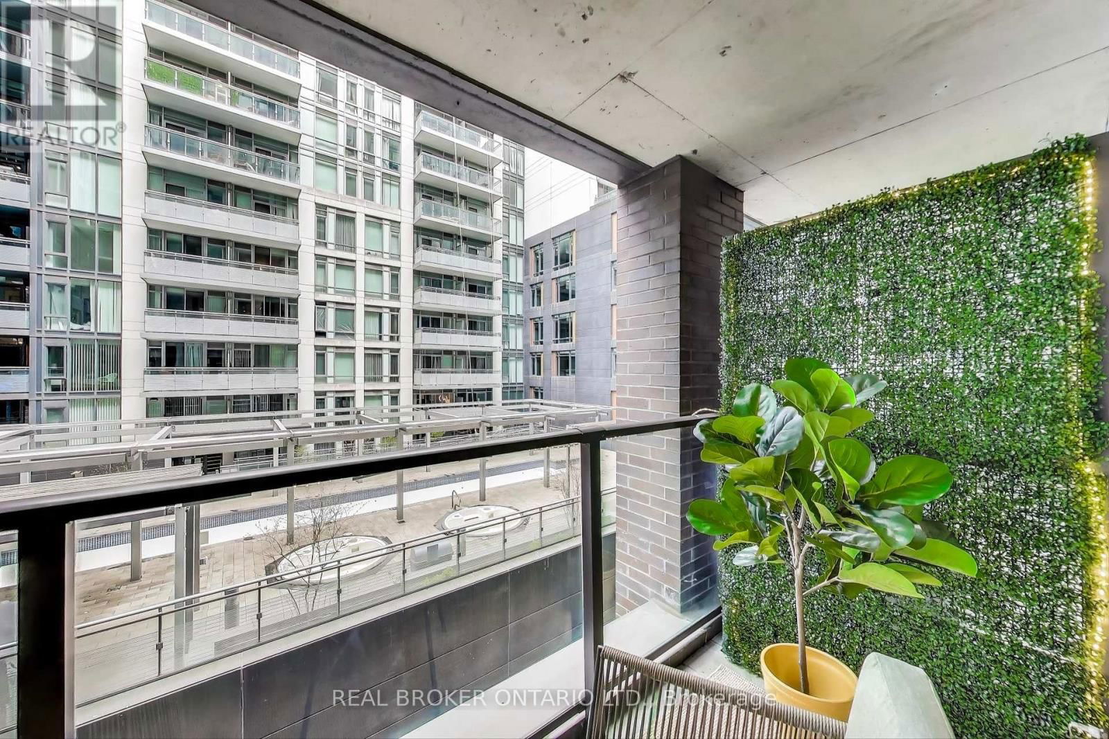 320 - 111 BATHURST STREET Image 7