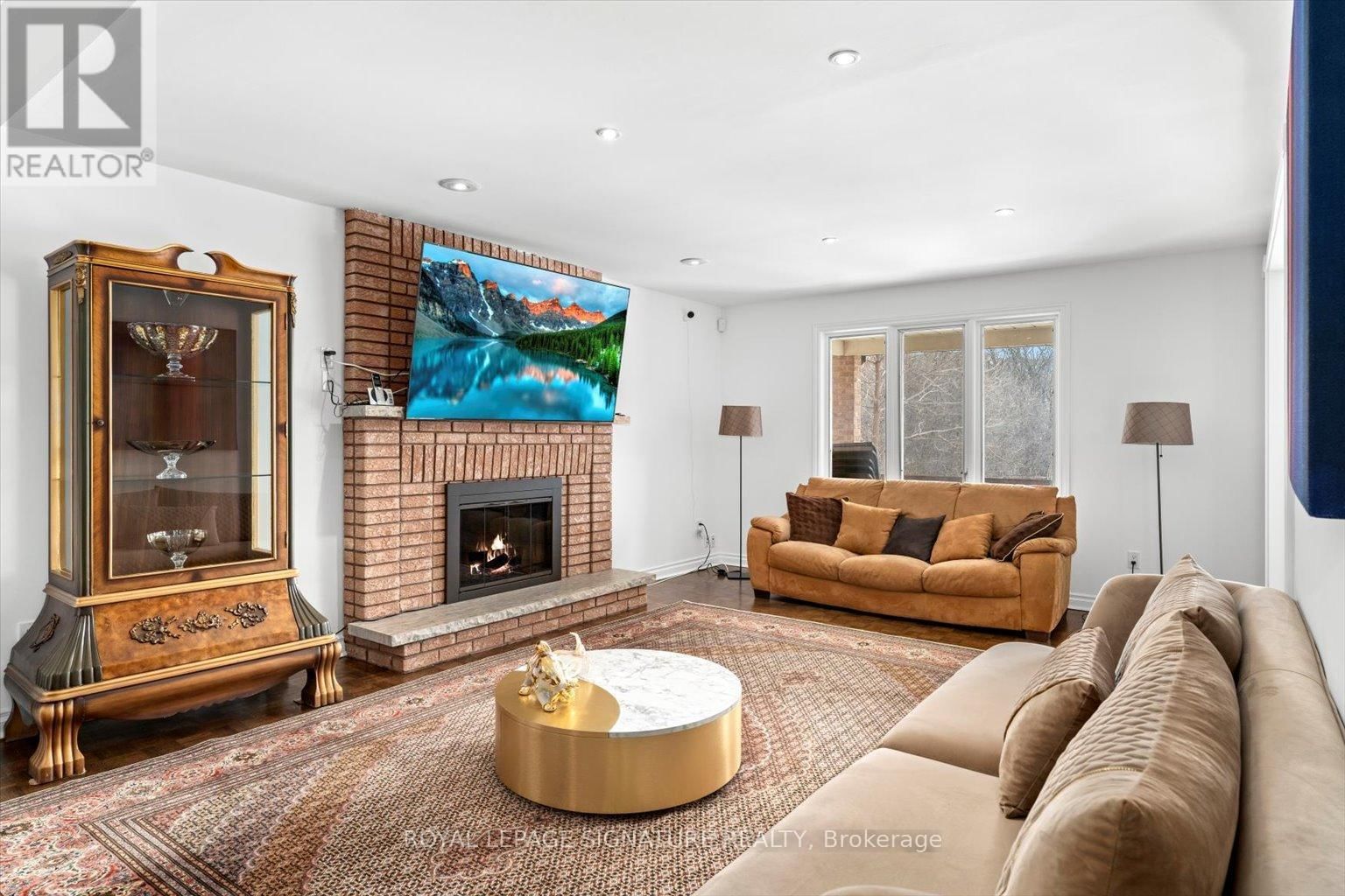 89 RISEBROUGH AVENUE Image 10