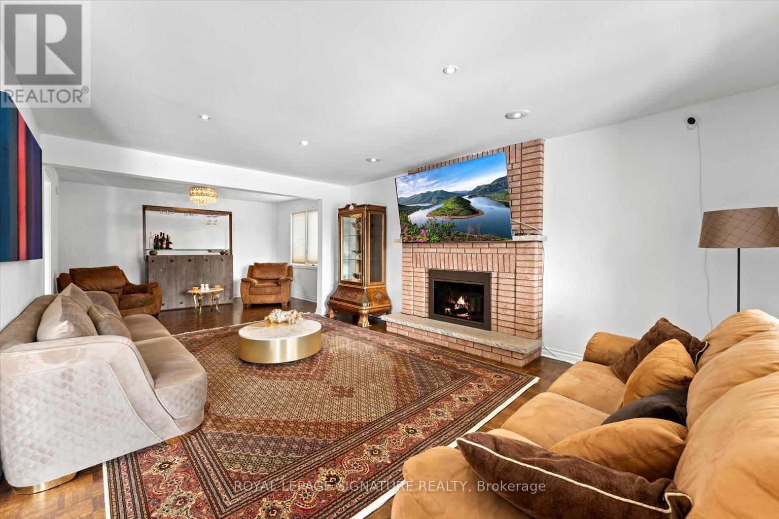 89 RISEBROUGH AVENUE Image 12