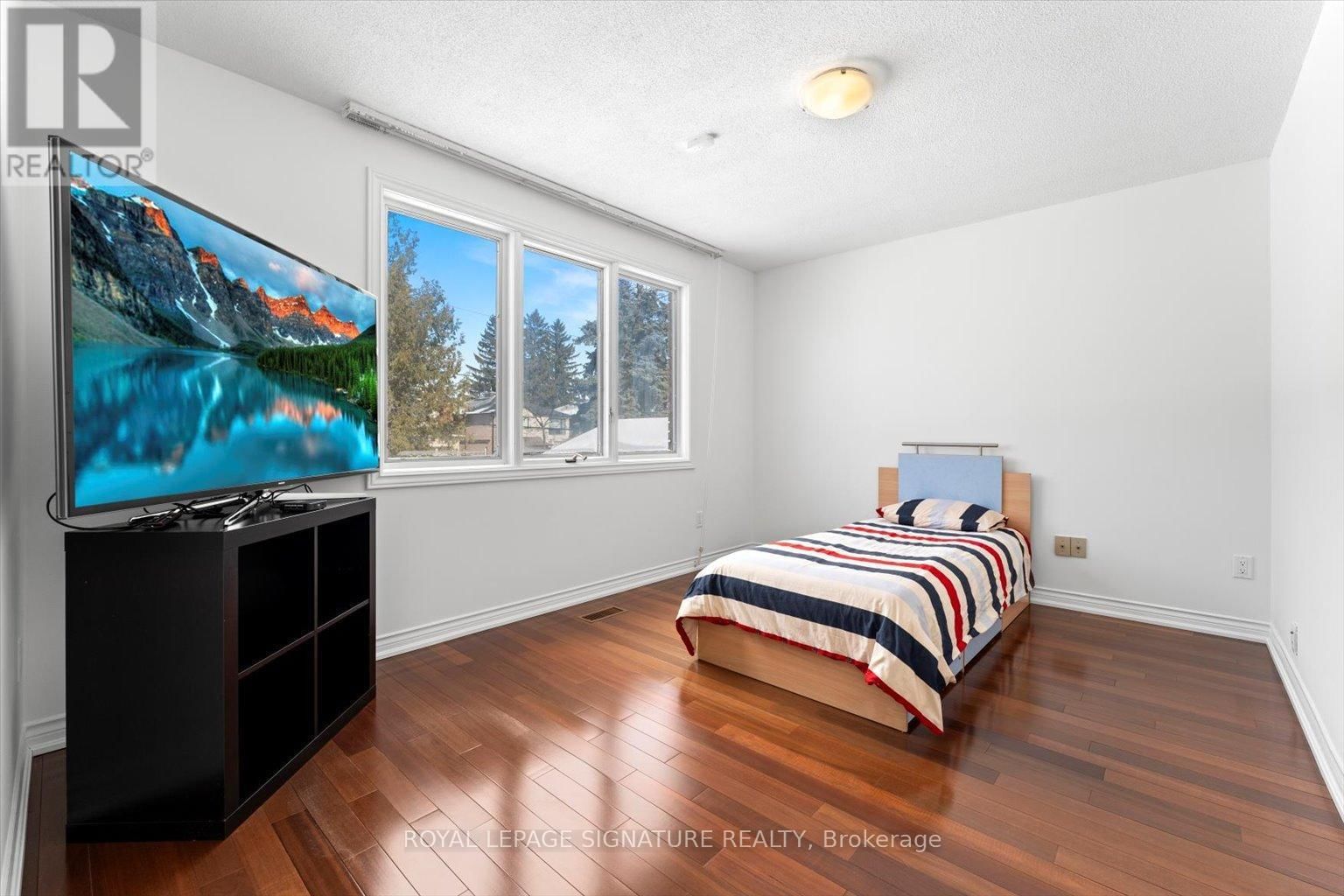 89 RISEBROUGH AVENUE Image 24