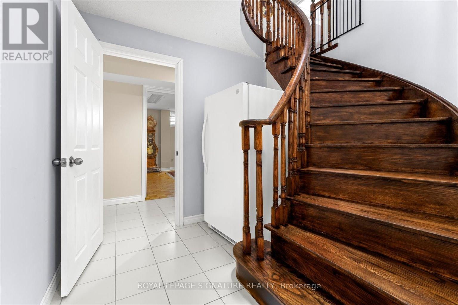 89 RISEBROUGH AVENUE Image 32
