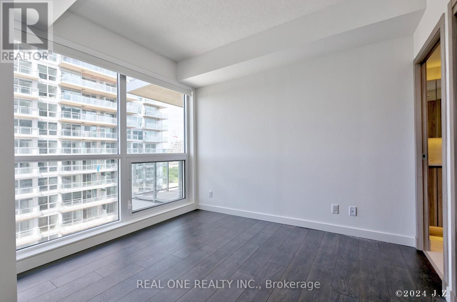 906 - 27 MCMAHON DRIVE Image 12