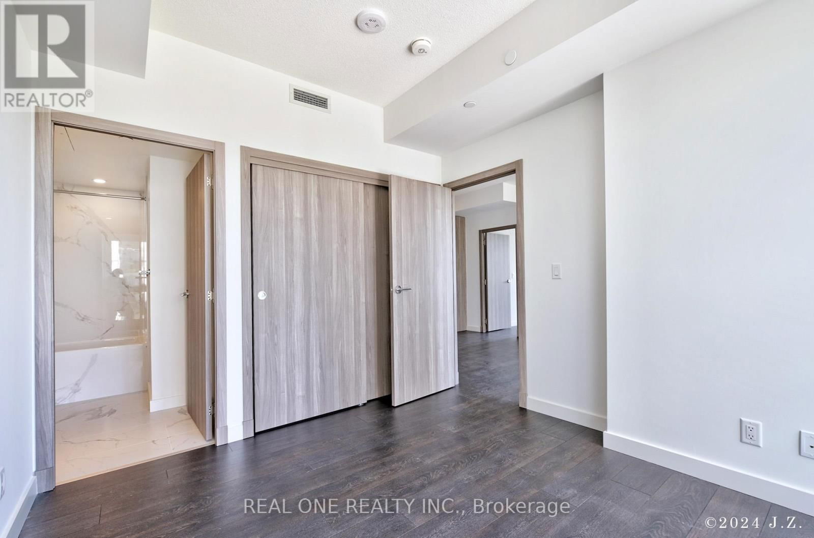 906 - 27 MCMAHON DRIVE Image 13