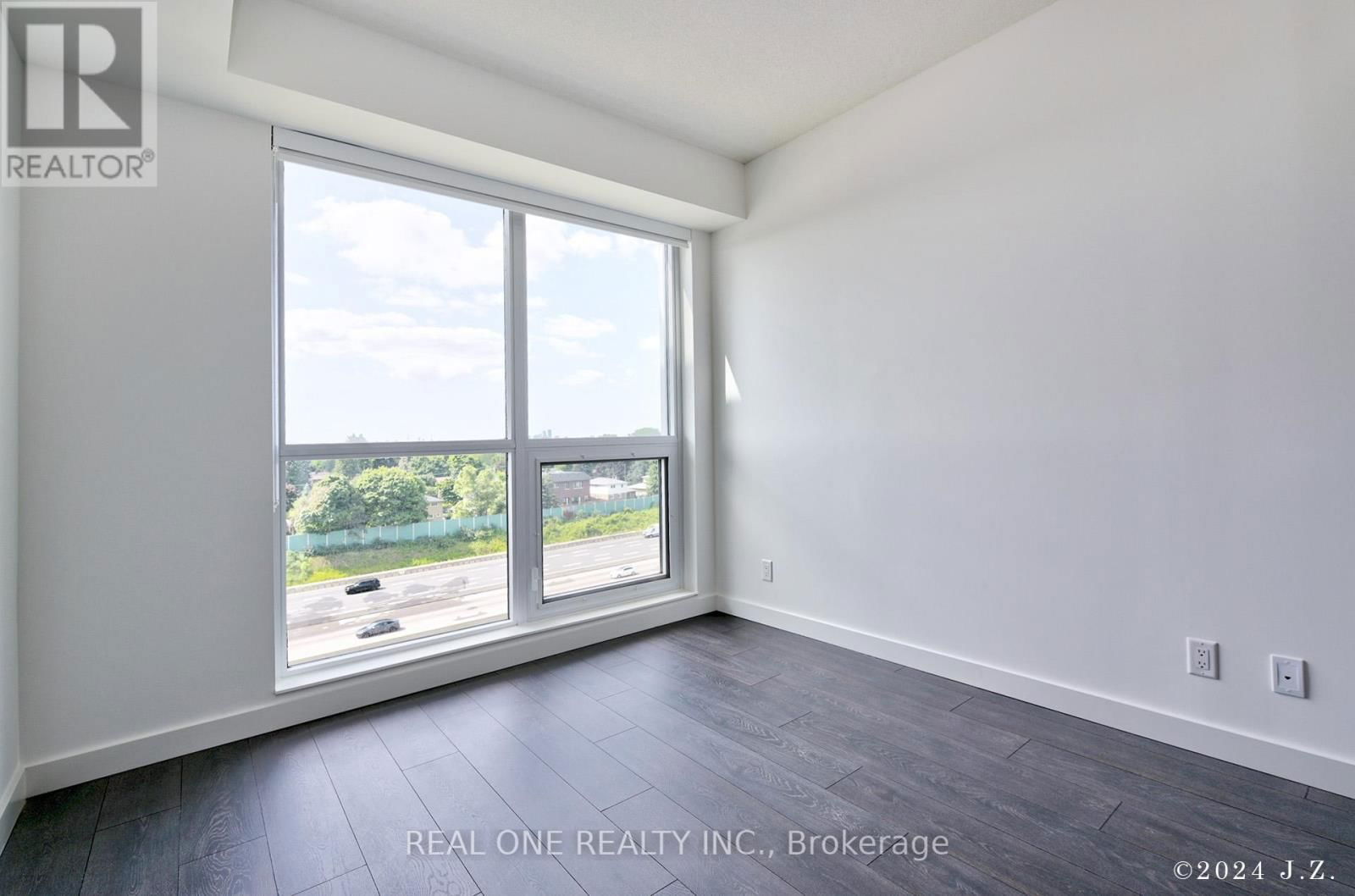 906 - 27 MCMAHON DRIVE Image 15