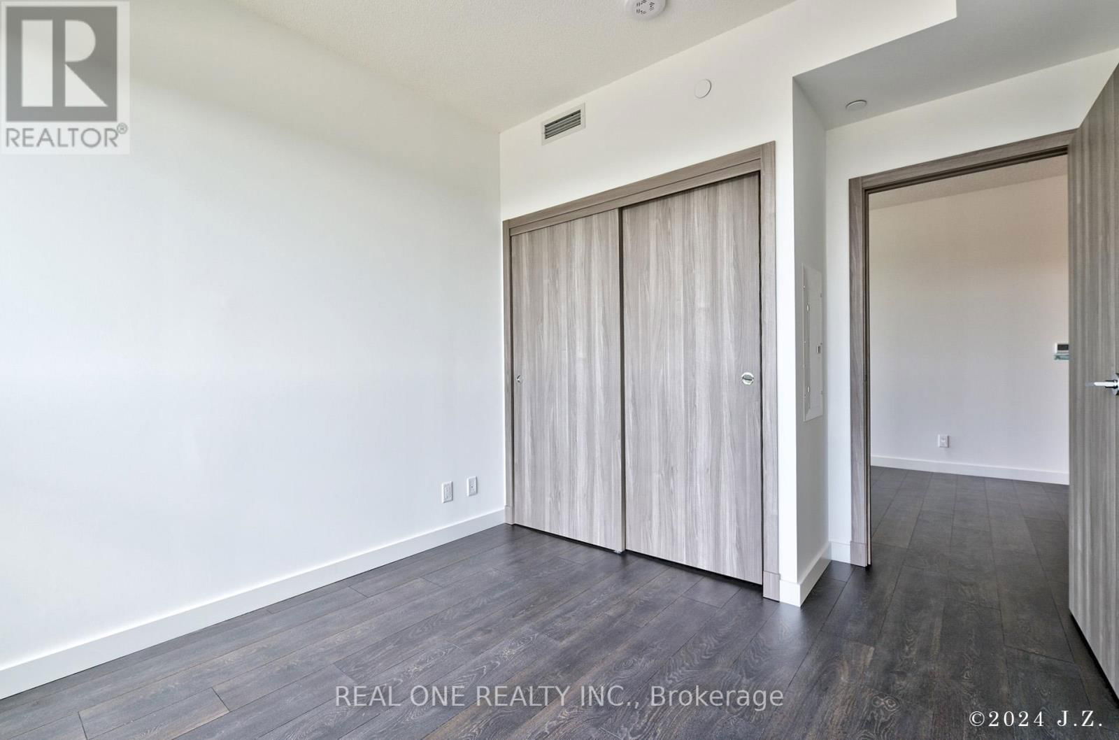 906 - 27 MCMAHON DRIVE Image 16