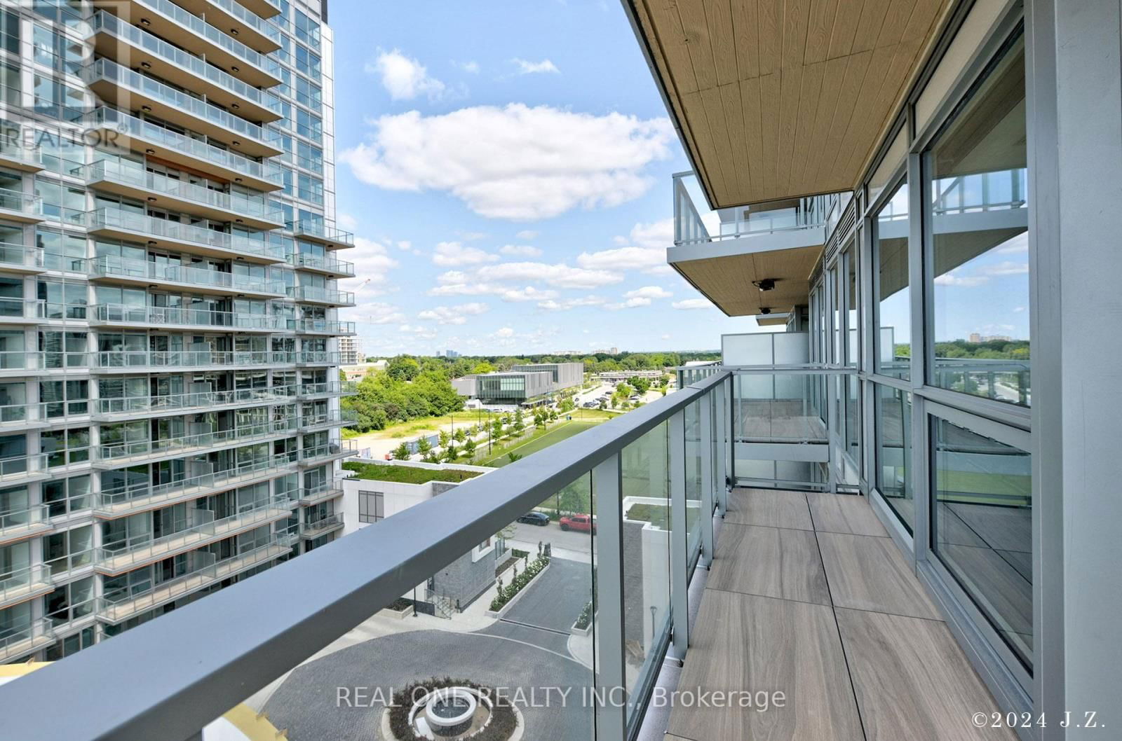906 - 27 MCMAHON DRIVE Image 18