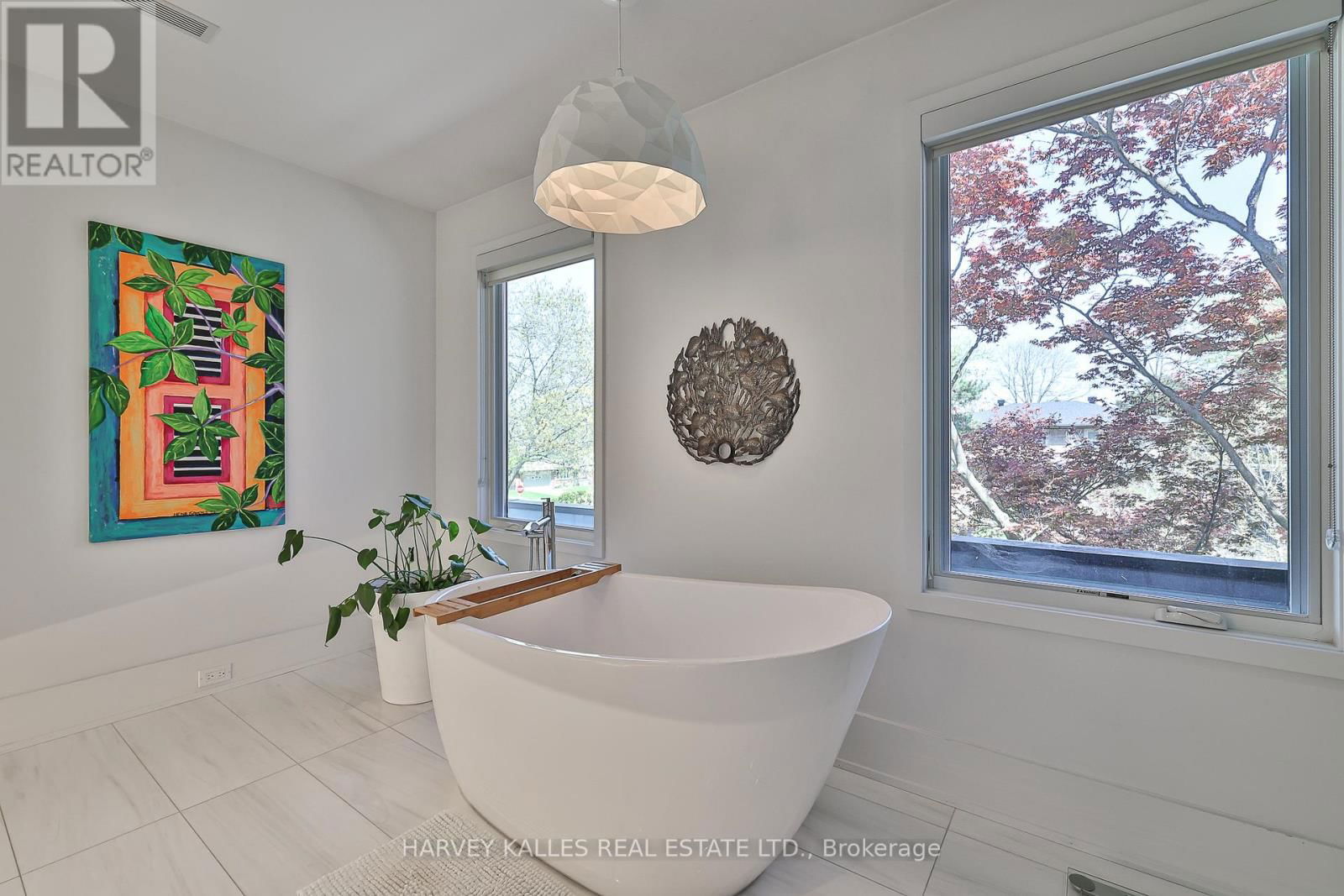 4 KIMLOCH CRESCENT Image 32