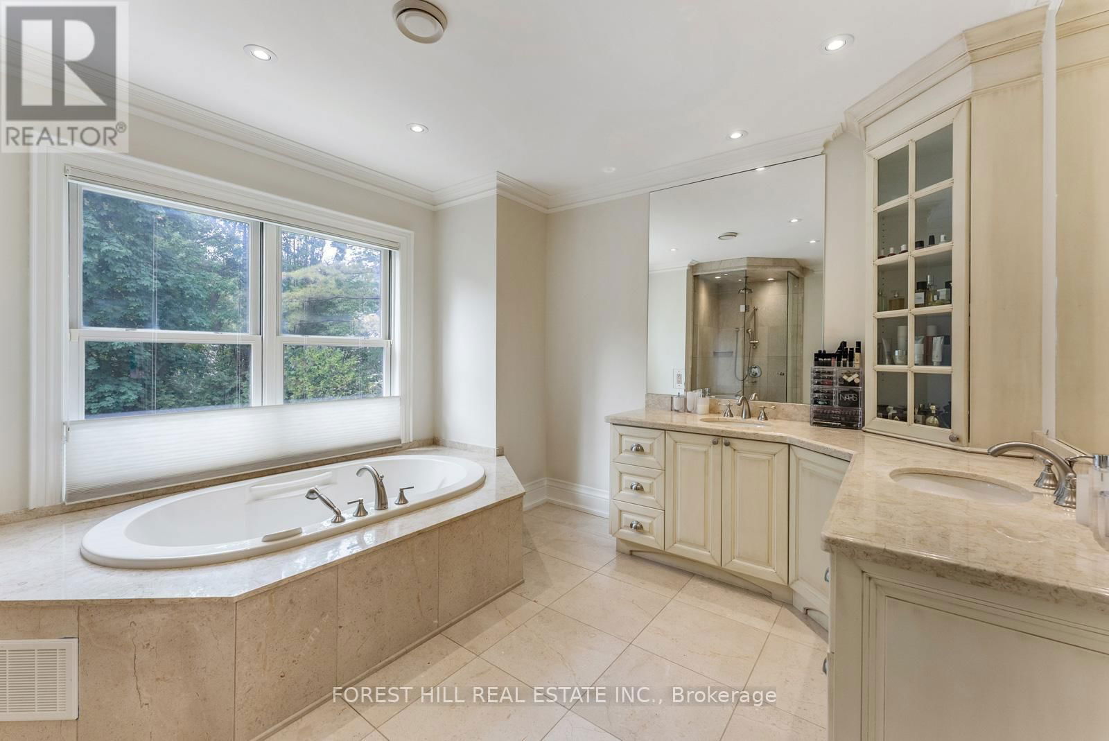 230 HILLHURST BOULEVARD Image 24