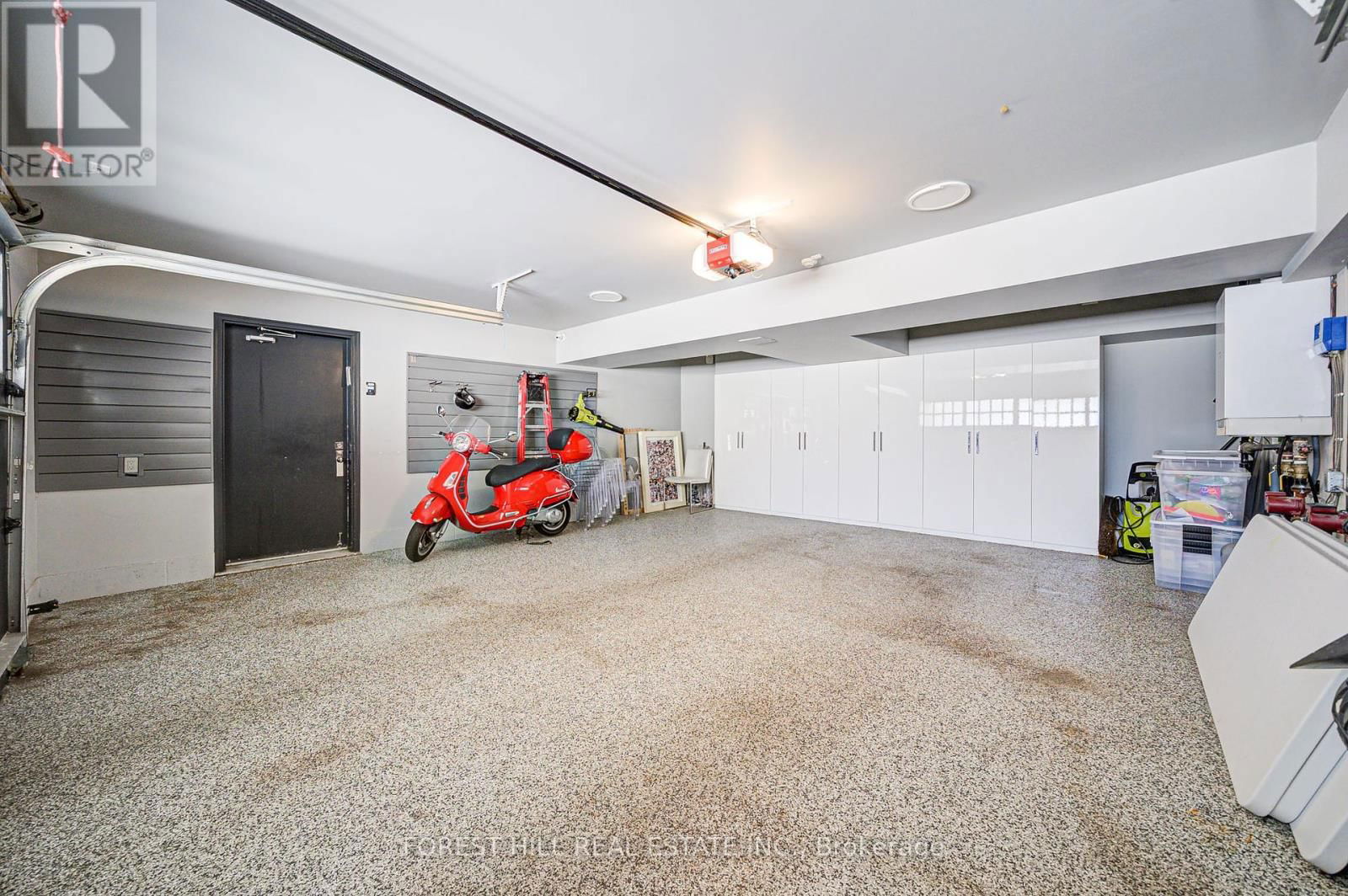 230 HILLHURST BOULEVARD Image 44